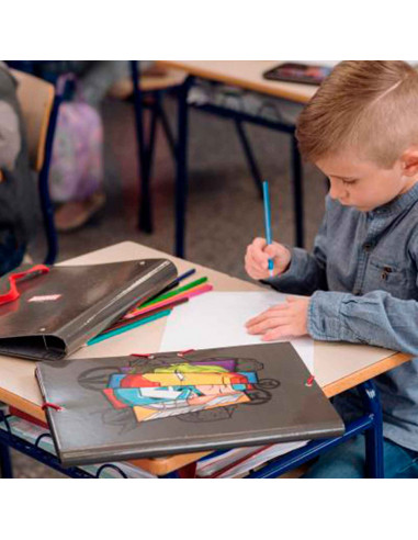 Tradineur - Carpeta de los Vengadores, de cartón resistente, con solapas y 2 gomas, ideal para el curso escolar. Medidas 34,3 x