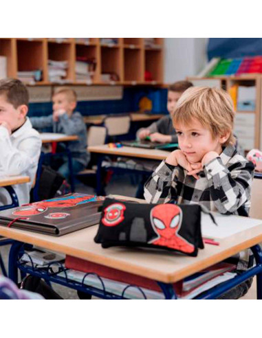 Tradineur - Estuche de 3 compartimentos para el curso escolar de Spiderman con varias caras de Spiderman y cierre de cremallera.