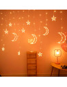 Tradineur - Cortina de luces LED con lunas y estrellas, guirnalda luminosa para interior, 9W, incluye mando regulador, Navidad,
