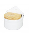 Salero de cerámica de color blanco con tapa de madera, de 13 x 11,5 x 9,6 cm. Recipiente para guardar especias con agujero para