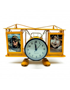 Tradineur - Reloj decorativo portafotos en forma de avión - Fabricado en Metal - 2 portafotos de 7 x 9,3 cm - Color Amarillo
