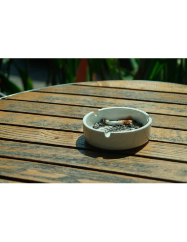 Tradineur - Pack de 4 ceniceros redondos de cerámica, cuenco, recipiente con muescas para cigarrillos, uso interior y exterior,