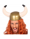 Casco de vikingo color bronce, ideal para complementar disfraces en carnaval, halloween y celebraciones. Tamaño: 22 x 38 x 22 cm