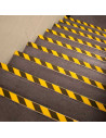 Tradineur - Rollo de cinta antideslizante para escalera, adhesivo fuerte y de larga duración, PVC, interior y exterior (Negro y