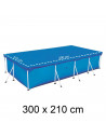 Cubierta para piscinas, fabricada en PE, incluye cuerda para asegurar la cubierta. 300 x 210 cm.
